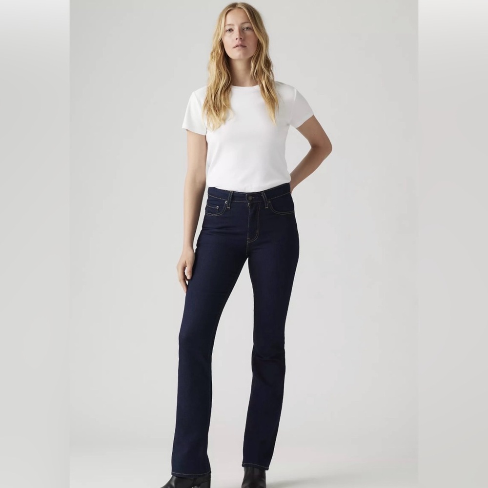 🩷. #5066-76. Levi's High-Rise Dark Blue Slim Flare Jeans